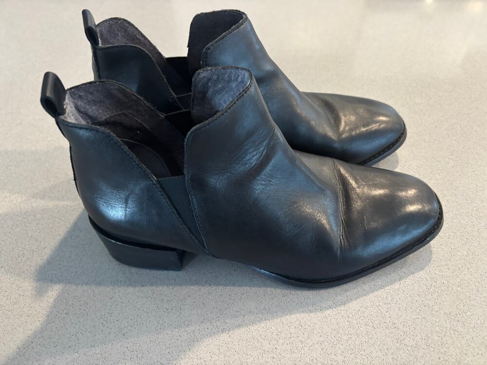 Seychelles Black Leather Bootie - Size 9